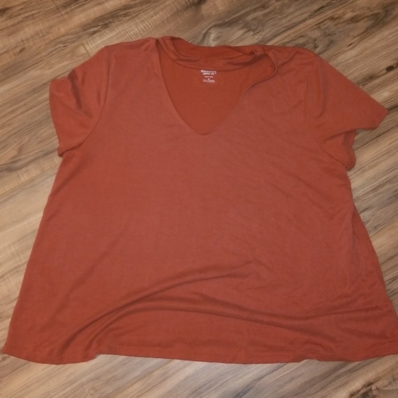 Crop T - Picture 1 of 2